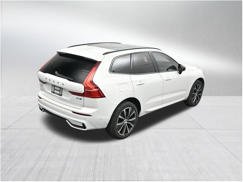 2024 Volvo XC60 B5 Plus Dark Theme
