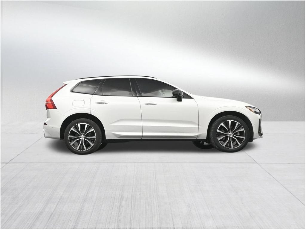 2024 Volvo XC60 B5 Plus Dark Theme