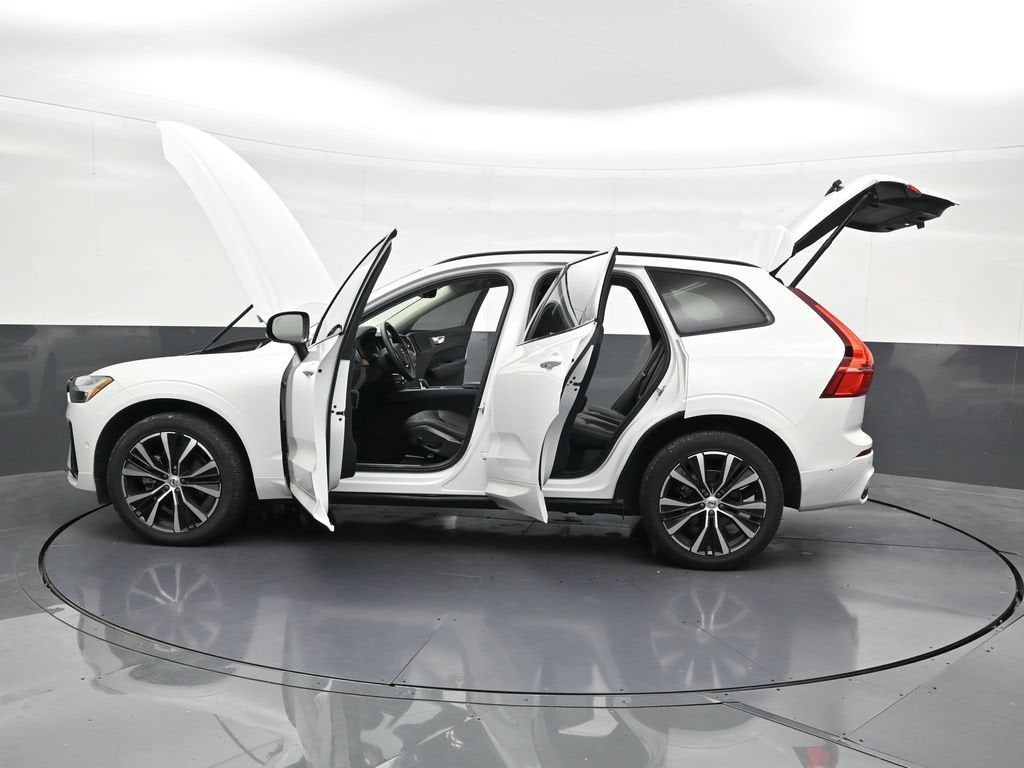 2024 Volvo XC60 B5 Plus Dark Theme