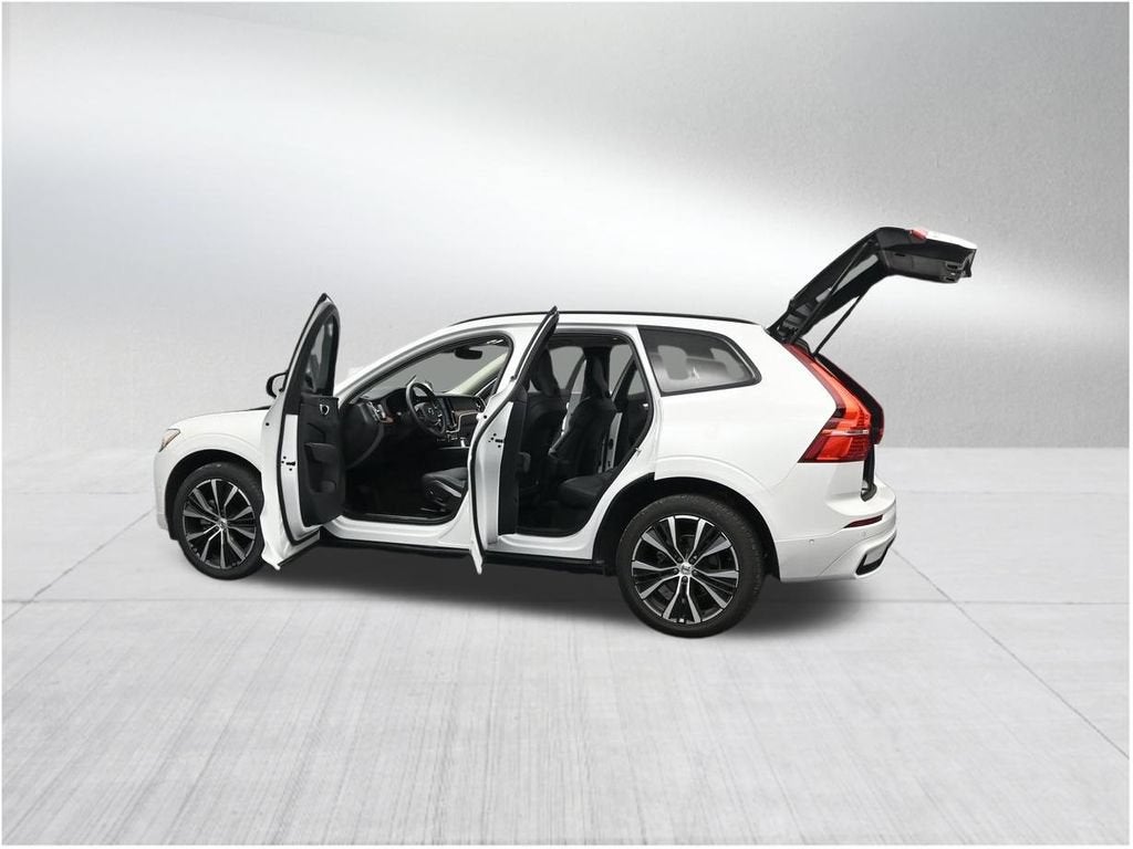 2024 Volvo XC60 B5 Plus Dark Theme