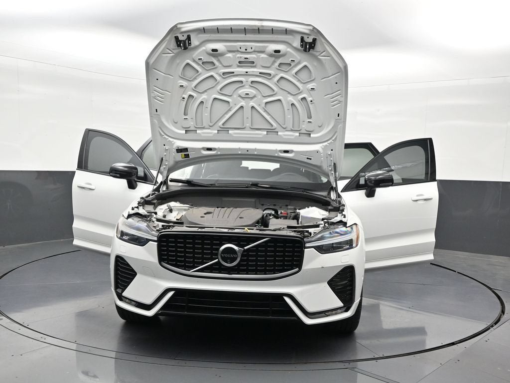 2024 Volvo XC60 B5 Plus Dark Theme