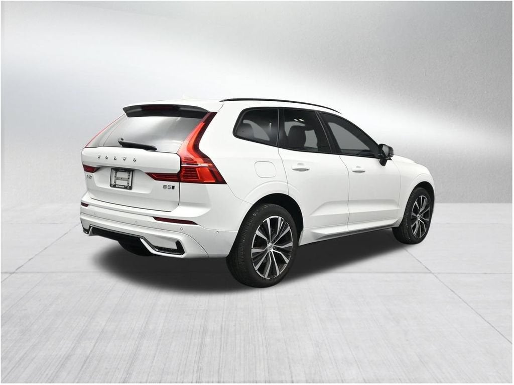 2024 Volvo XC60 B5 Plus Dark Theme