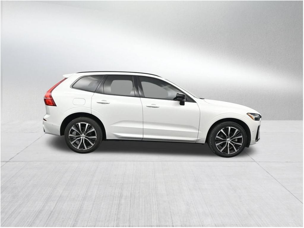 2024 Volvo XC60 B5 Plus Dark Theme