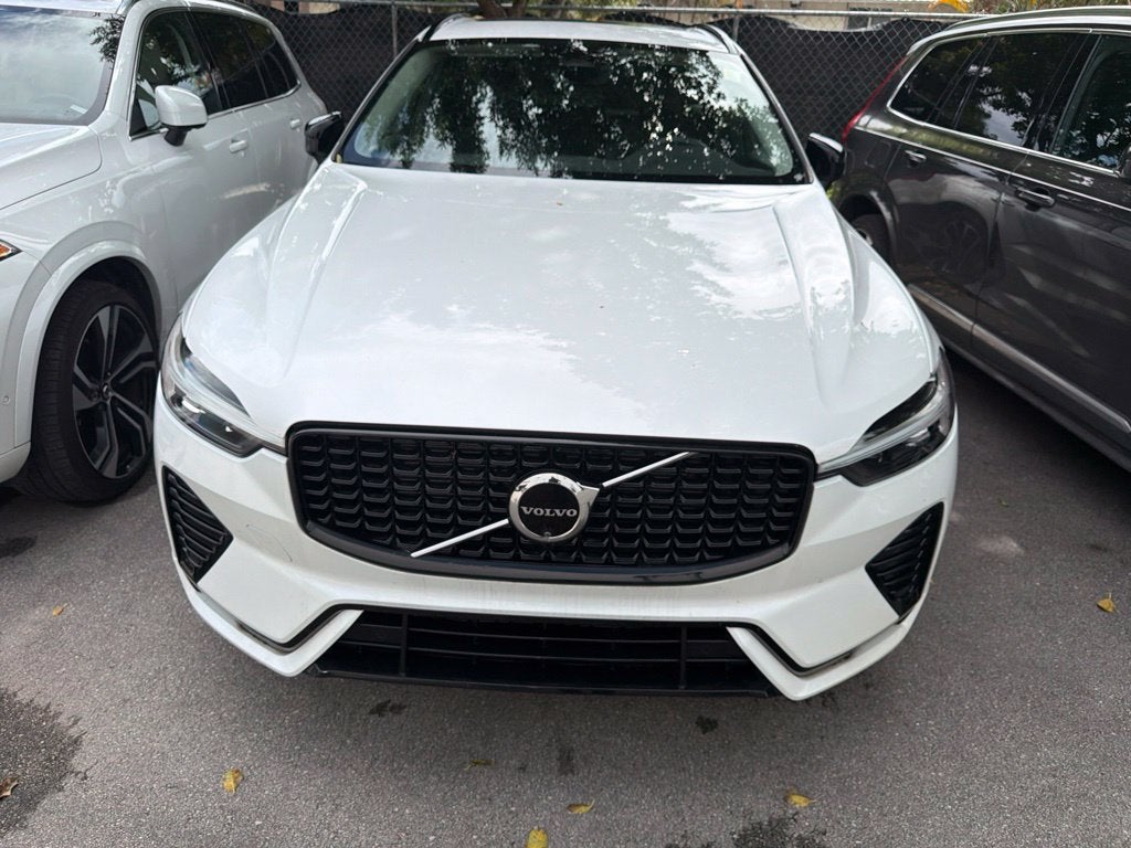 2024 Volvo XC60 B5 Plus Dark Theme