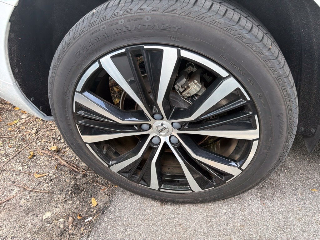2024 Volvo XC60 B5 Plus Dark Theme