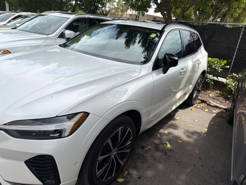 2024 Volvo XC60 B5 Plus Dark Theme