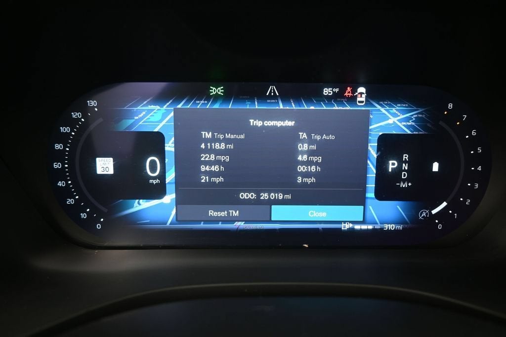 2024 Volvo XC60 Plus Dark Theme
