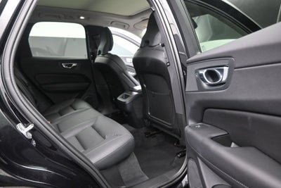 2024 Volvo XC60 Plus Dark Theme
