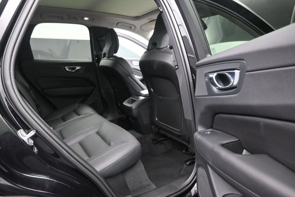 2024 Volvo XC60 Plus Dark Theme