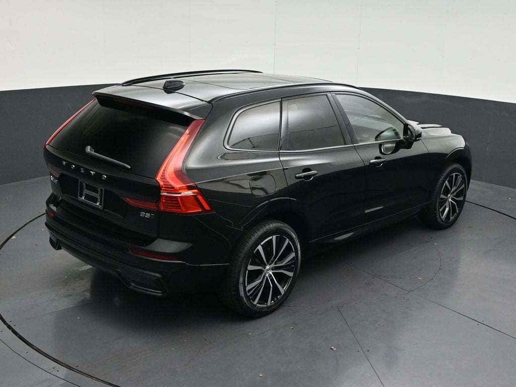 2024 Volvo XC60 Plus Dark Theme