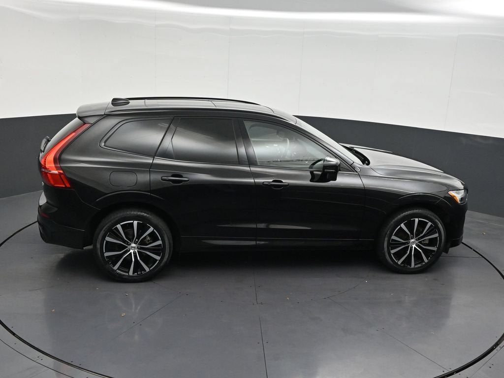 2024 Volvo XC60 Plus Dark Theme