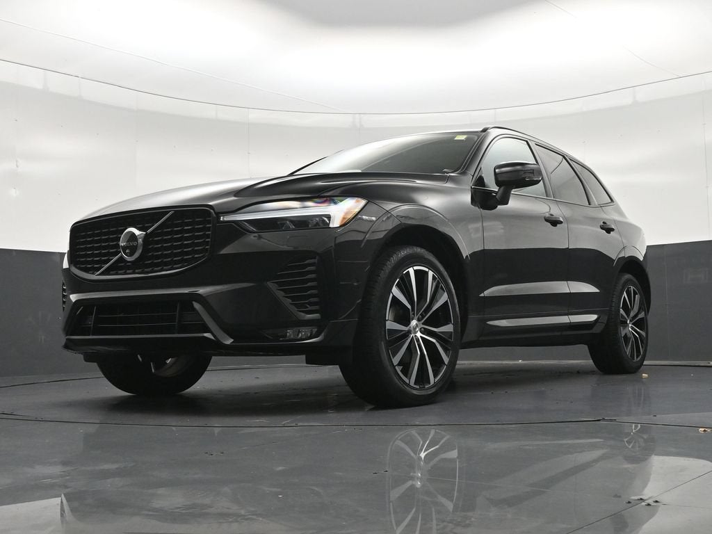 2024 Volvo XC60 Plus Dark Theme