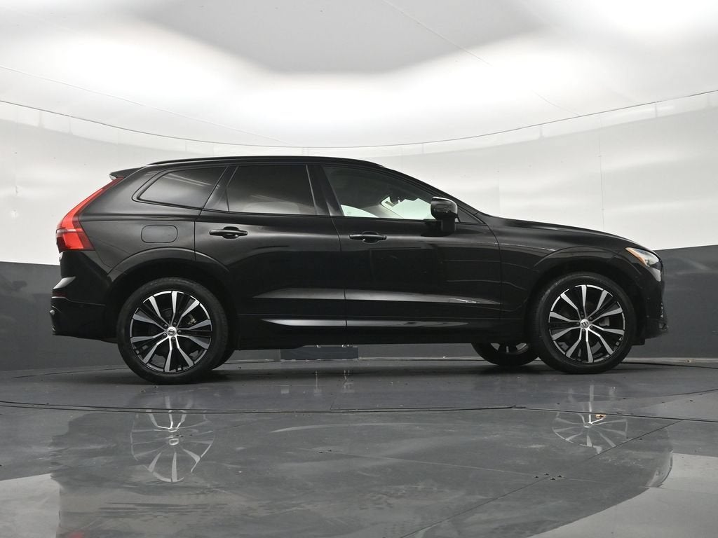2024 Volvo XC60 Plus Dark Theme