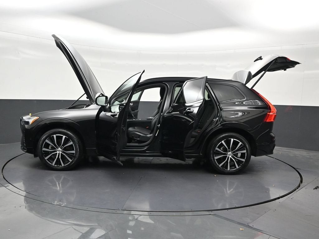 2024 Volvo XC60 Plus Dark Theme