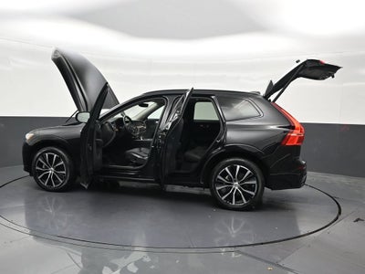 2024 Volvo XC60 Plus Dark Theme