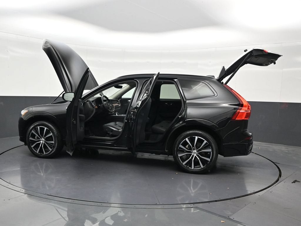 2024 Volvo XC60 Plus Dark Theme