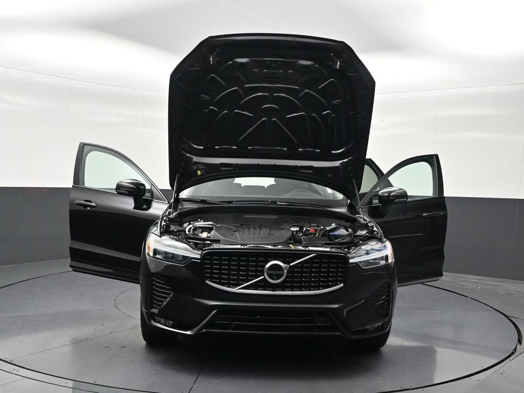 2024 Volvo XC60 Plus Dark Theme