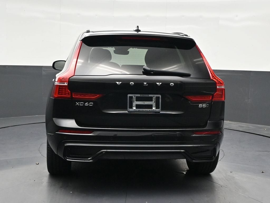 2024 Volvo XC60 Plus Dark Theme