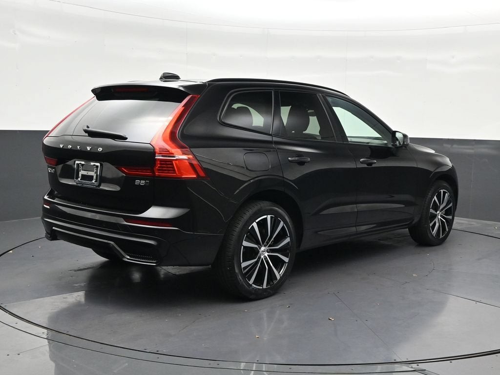2024 Volvo XC60 Plus Dark Theme