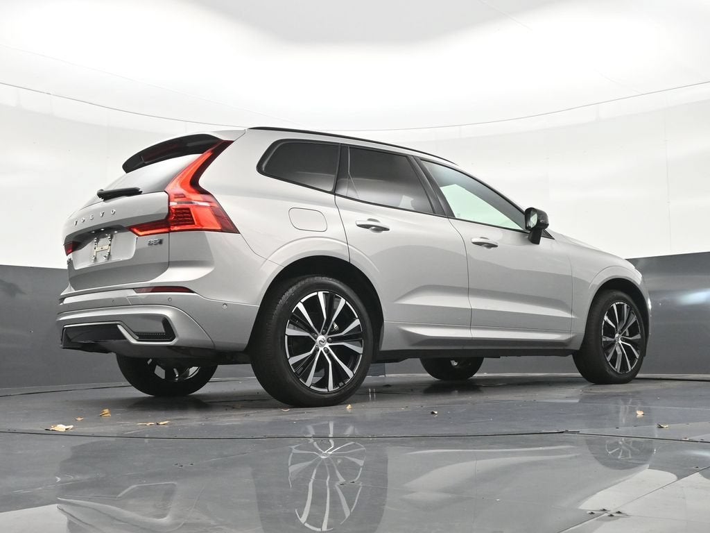 2024 Volvo XC60 B5 Plus Dark Theme