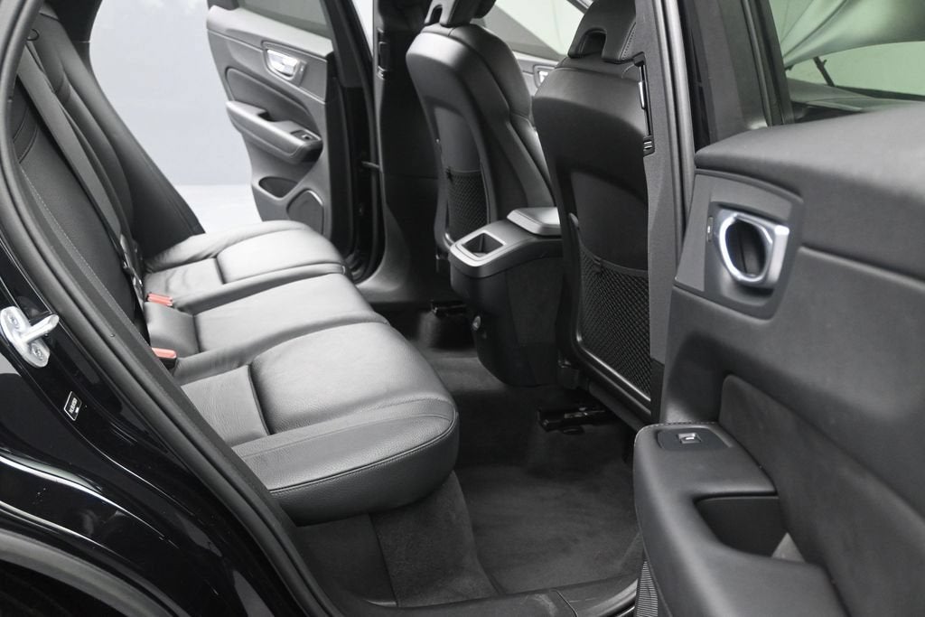 2024 Volvo XC60 B5 Plus Dark Theme