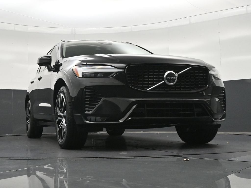 2024 Volvo XC60 B5 Plus Dark Theme