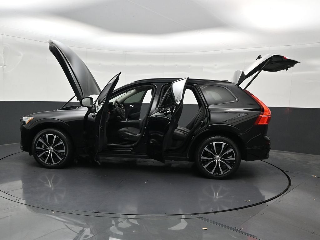 2024 Volvo XC60 B5 Plus Dark Theme