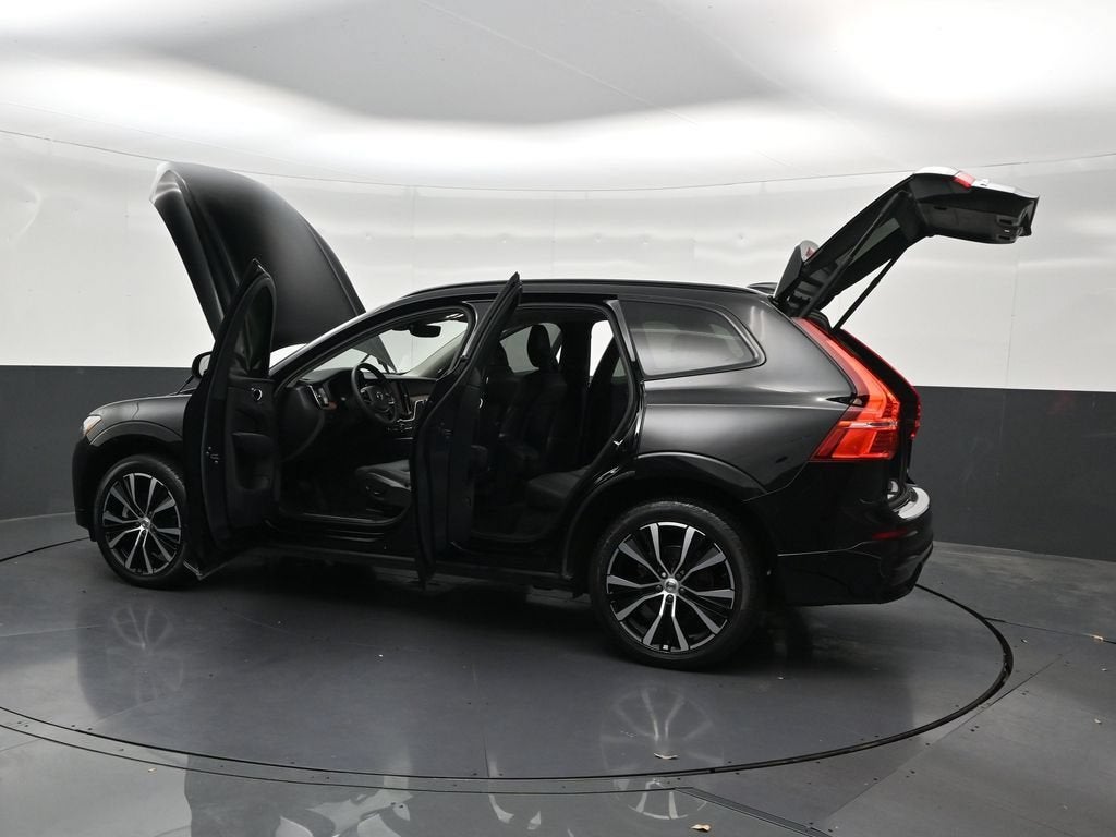 2024 Volvo XC60 B5 Plus Dark Theme