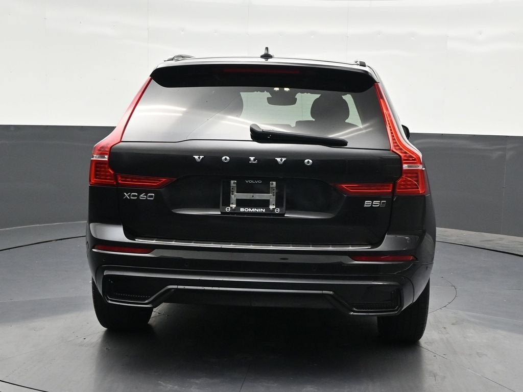 2024 Volvo XC60 B5 Plus Dark Theme