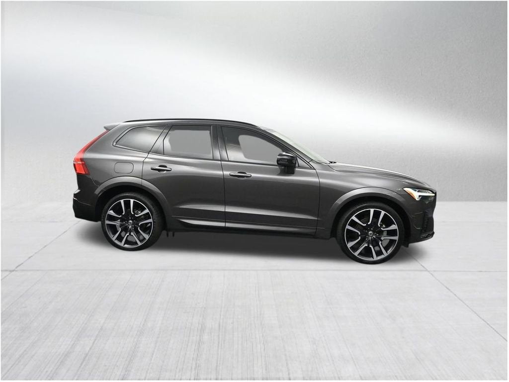 2024 Volvo XC60 Ultimate Dark Theme