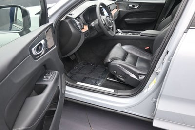2024 Volvo XC60 B5 Ultimate Dark Theme