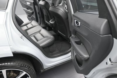 2024 Volvo XC60 B5 Ultimate Dark Theme