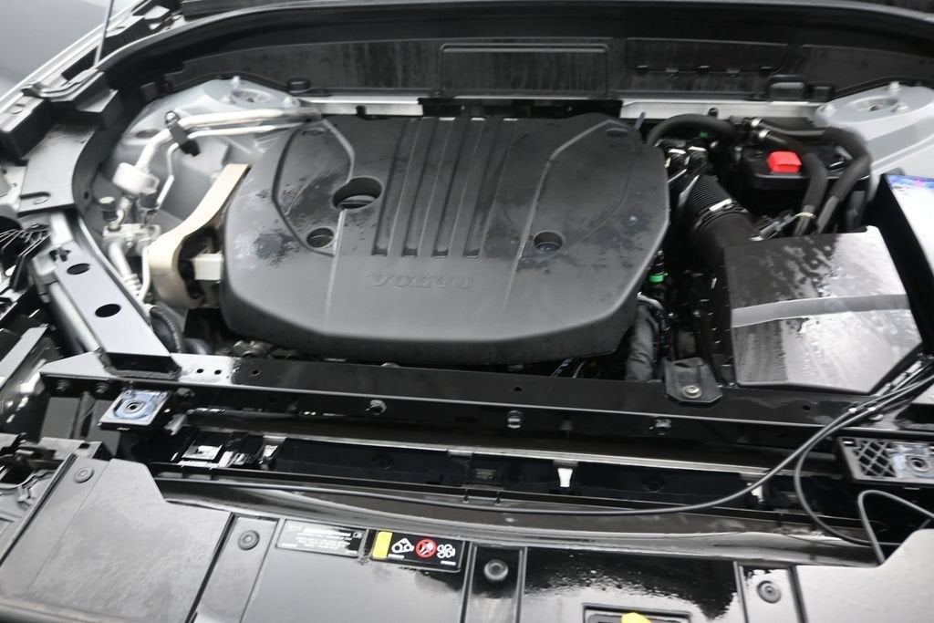 2024 Volvo XC60 B5 Ultimate Dark Theme