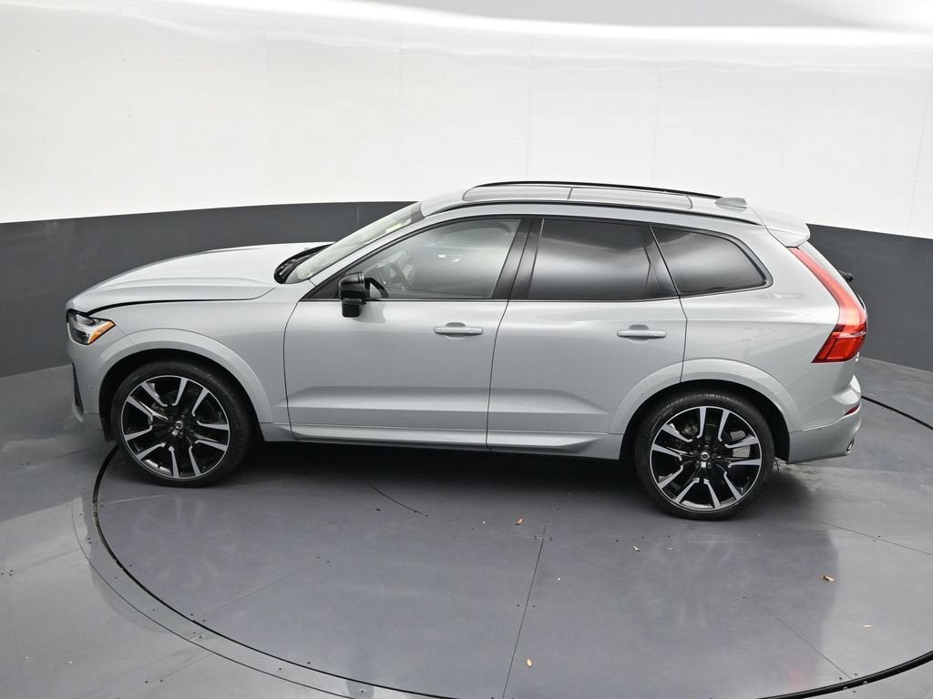 2024 Volvo XC60 B5 Ultimate Dark Theme