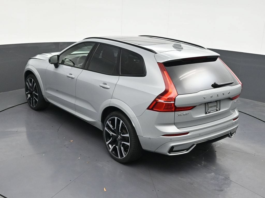 2024 Volvo XC60 B5 Ultimate Dark Theme