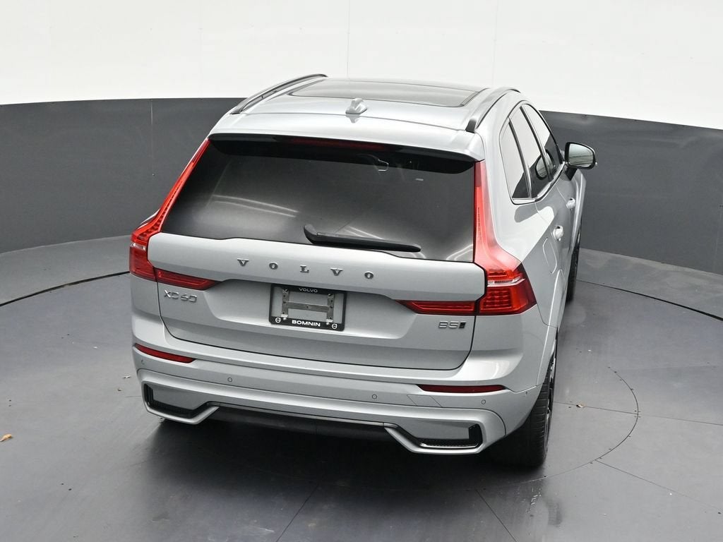 2024 Volvo XC60 B5 Ultimate Dark Theme