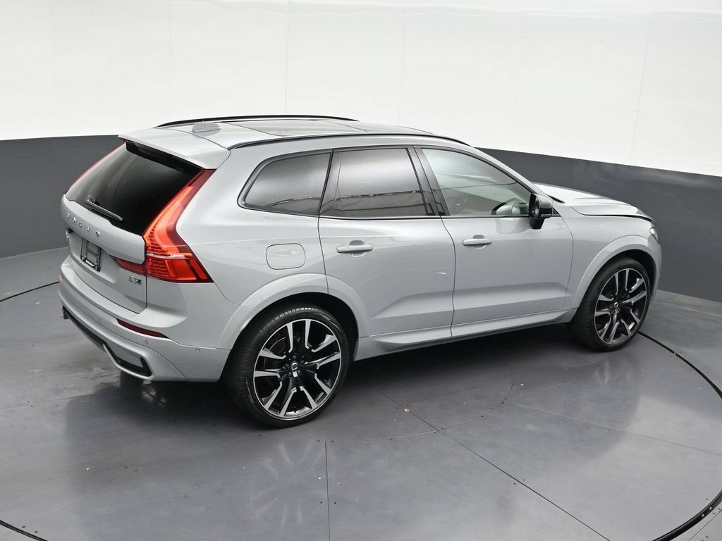 2024 Volvo XC60 B5 Ultimate Dark Theme
