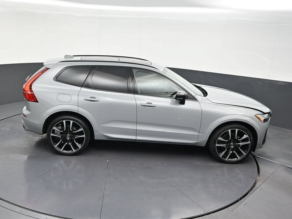 2024 Volvo XC60 B5 Ultimate Dark Theme