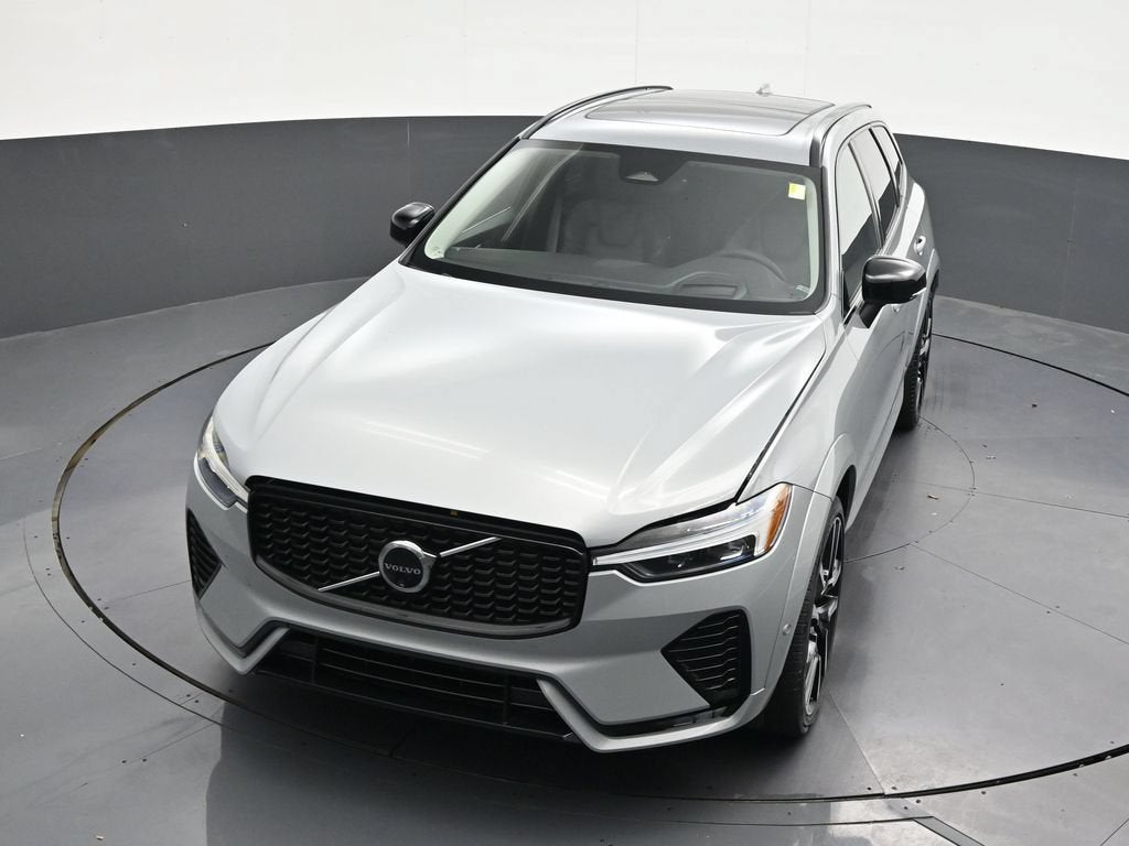 2024 Volvo XC60 B5 Ultimate Dark Theme