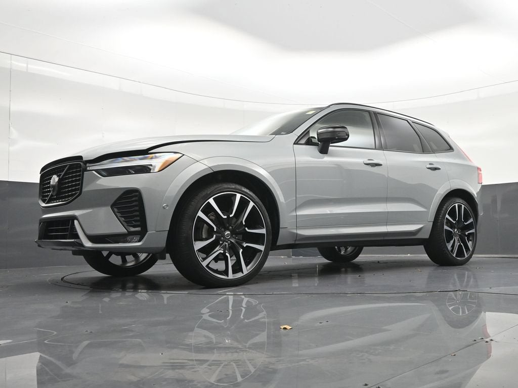 2024 Volvo XC60 B5 Ultimate Dark Theme