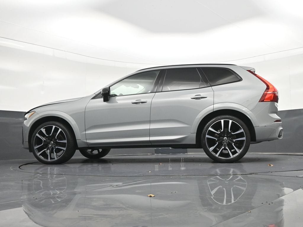 2024 Volvo XC60 B5 Ultimate Dark Theme
