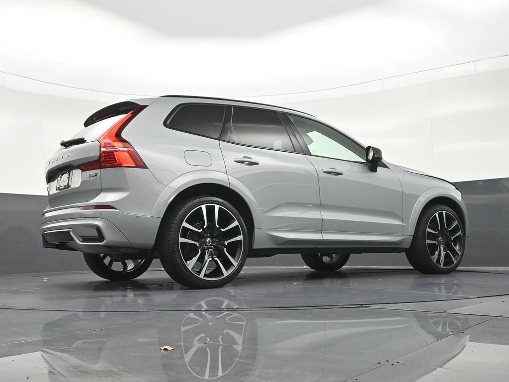 2024 Volvo XC60 B5 Ultimate Dark Theme