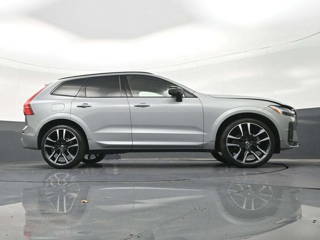 2024 Volvo XC60 B5 Ultimate Dark Theme