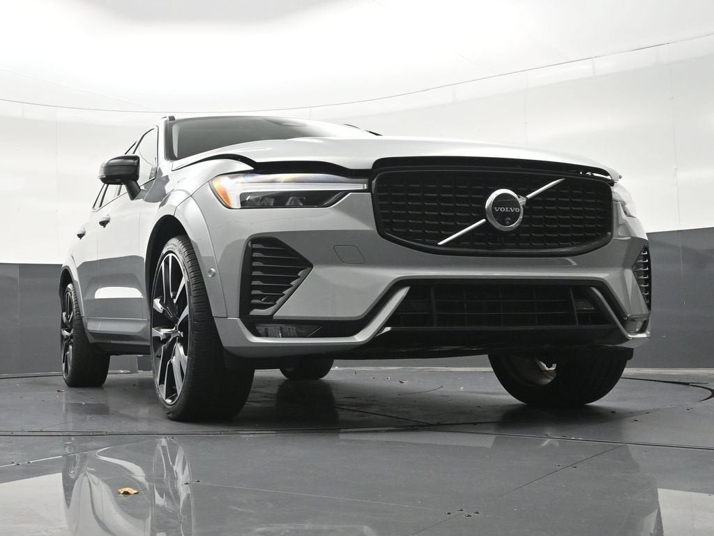 2024 Volvo XC60 B5 Ultimate Dark Theme