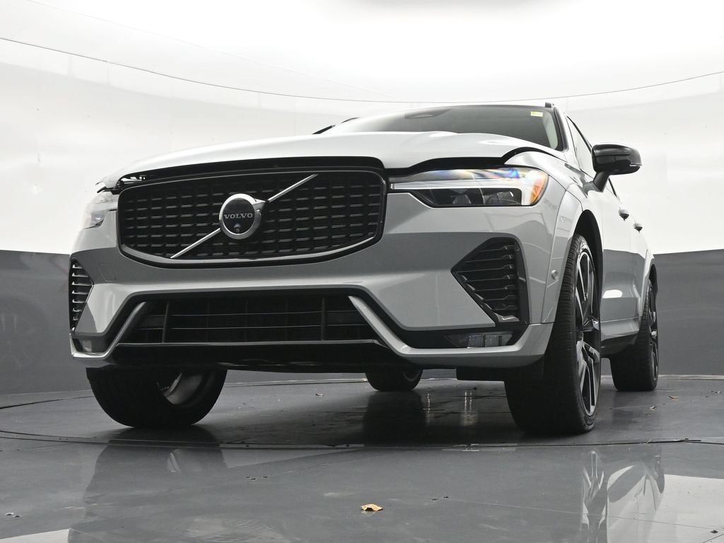 2024 Volvo XC60 B5 Ultimate Dark Theme