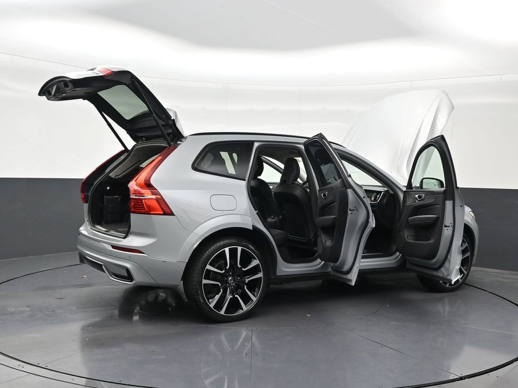 2024 Volvo XC60 B5 Ultimate Dark Theme