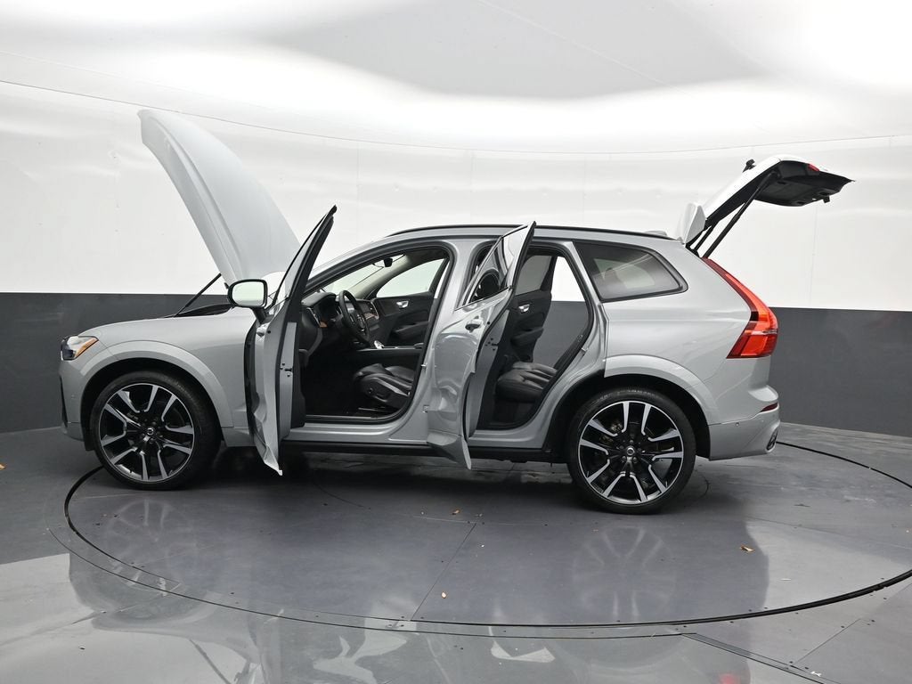 2024 Volvo XC60 B5 Ultimate Dark Theme