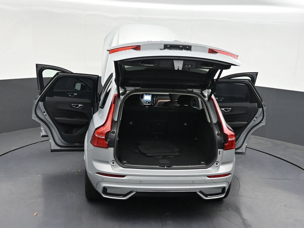 2024 Volvo XC60 B5 Ultimate Dark Theme