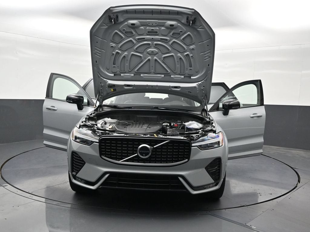 2024 Volvo XC60 B5 Ultimate Dark Theme