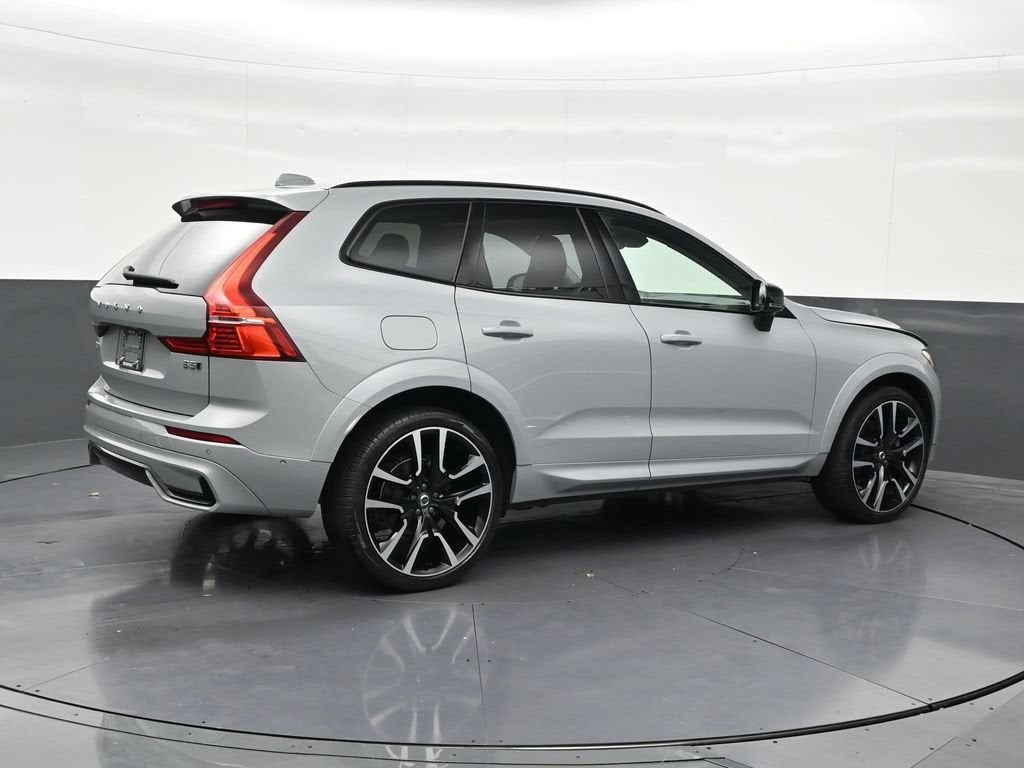 2024 Volvo XC60 B5 Ultimate Dark Theme